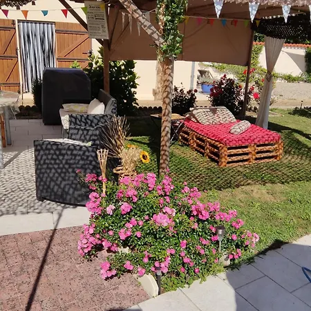 D'hotes A Bed & Breakfast Mouleydier